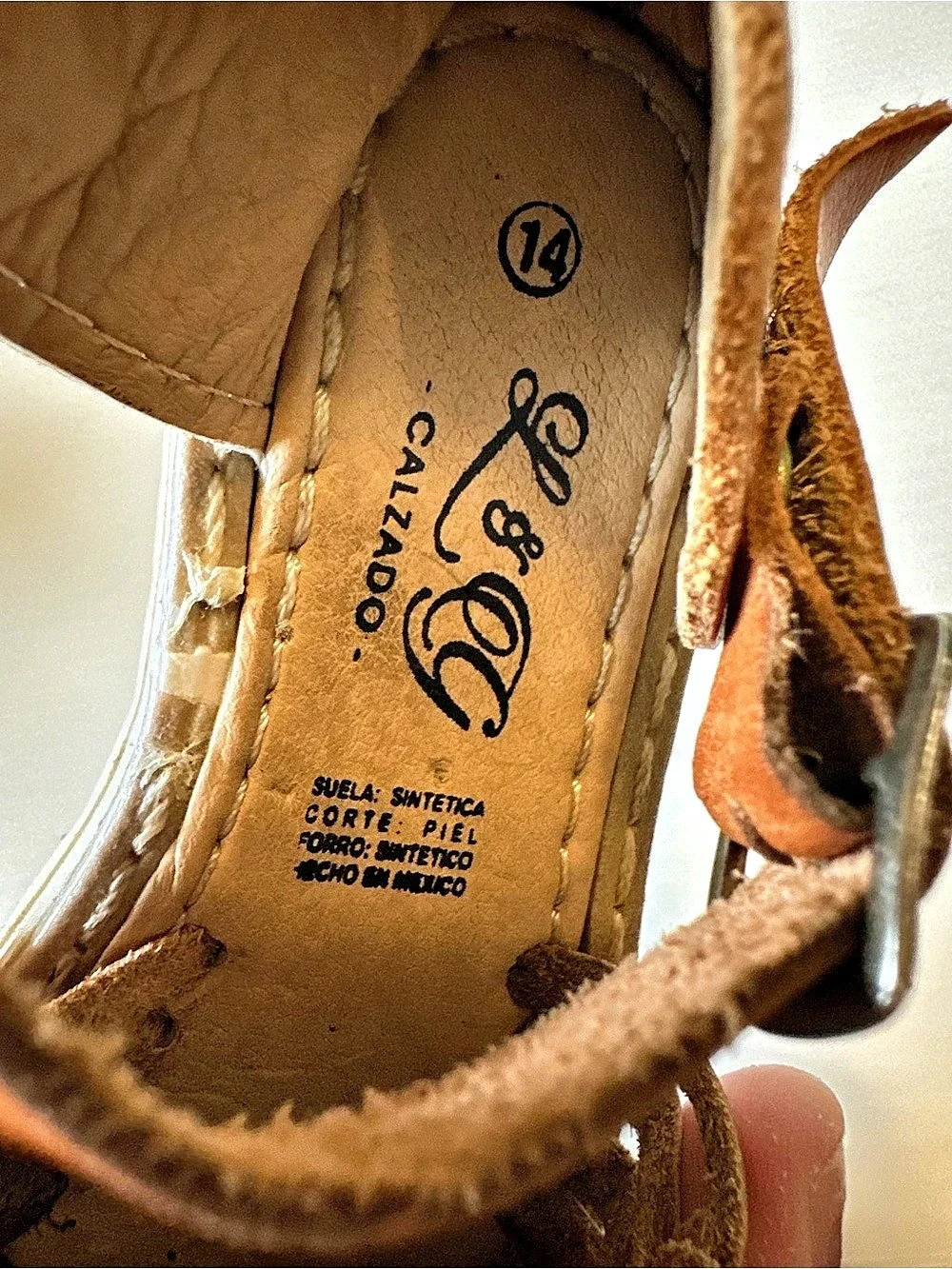 Calzado Coyote Embroidered Leather Sandals US 7c